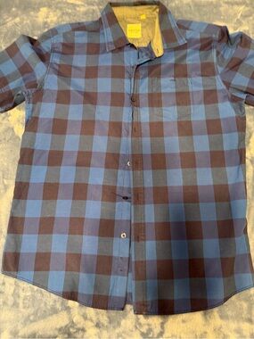 Short-Sleeve Blue Plaid Button-Down Shirt